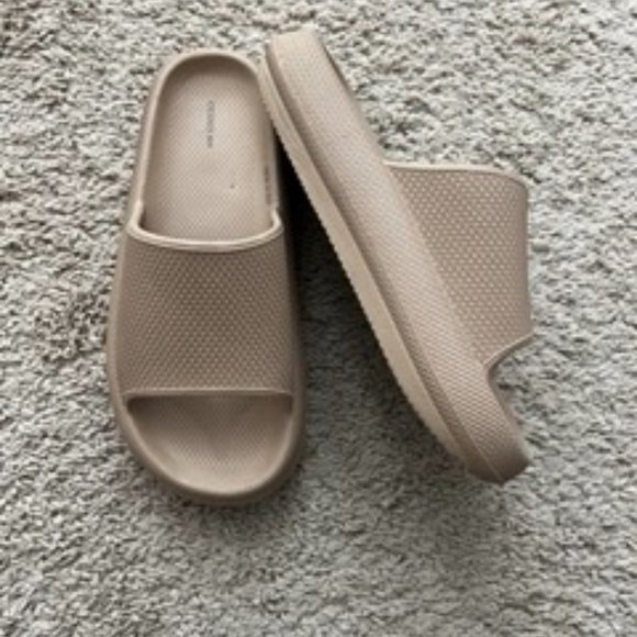 Oysho Slides - Picture 2 of 5